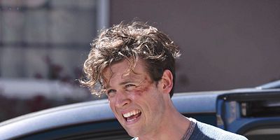 Pôster de How to Survive Your Loveable Jackass