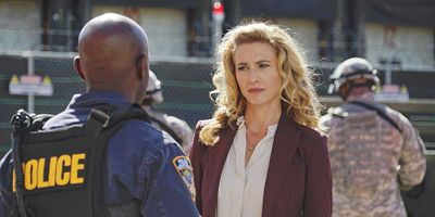 Pôster de There's a Crack in Everything