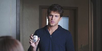 Pôster de Tic Tock, Bitches