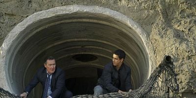 Pôster de The Hole Truth