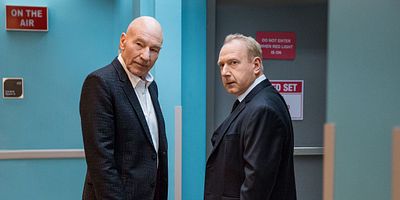 Pôster de A Cell Doesn't Have to Be a Closet