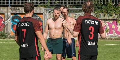 Pôster de Isolated Above, Connected Below