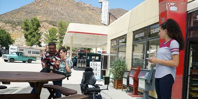 Pôster de W-E-- WE'RE B-A-- BACK!