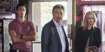 Pôster de Dust and Bones