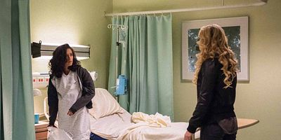 Pôster de Wayward Sisters