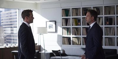 Pôster de Hard Truths