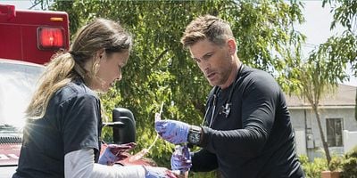 Pôster de Third Year