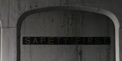 Pôster de Safe and Sound