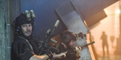 Pôster de Adapt and Overcome