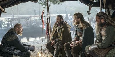 Pôster de Ghosts, Gods and Running Dogs