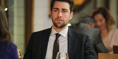 Pôster de Afiili Aşk 32.Bölüm