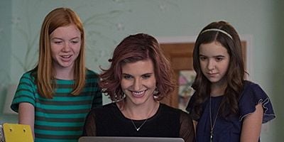 Pôster de Just Add Besties