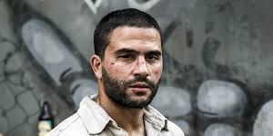 Pôster de Dante y Frida se besan