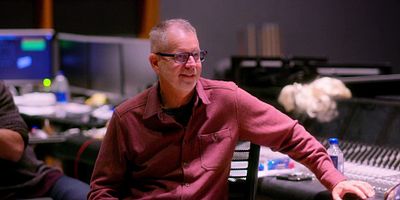 Pôster de The World Awaits