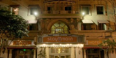 Pôster de The Hard Truth