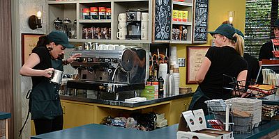 Pôster de And The Group Head