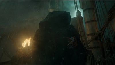 Imagem da notícia Mais de 40 próteses e 10 horas de maquiagem foram necessárias para transformar Jacob Elordi, mas Guillermo del Toro tirou detalhe icônico da criatura de Frankenstein propositalmente