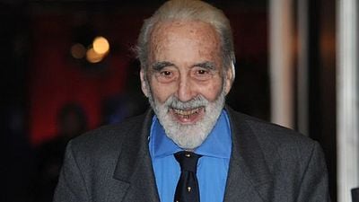 Imagem da notícia "O filme mais importante da minha carreira": Em 1998, Christopher Lee recebeu ameaças de morte por interpretar esta figura histórica