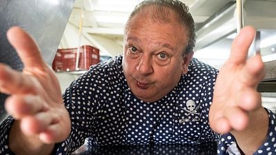 Imagem da notícia Quando estreia a 5ª temporada de Pesadelo na Cozinha? Jacquin passará por restaurantes de várias regiões – e vai até andar de jet ski!