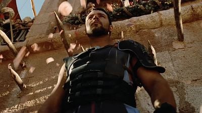 Imagem da notícia Russell Crowe teve uma ideia tão absurda para Gladiador que deixou Ridley Scott louco: Agora ele terá sua chance com Henry Cavill