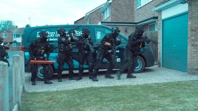 Imagem da notícia A minissérie mais assistida da história da Netflix foi criticada por uma psicóloga: "Nos leva a crer que isso poderia acontecer com qualquer jovem"