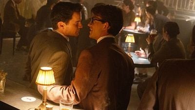 Imagem da notícia Galã de Bridgerton como você nunca viu! Nova minissérie histórica no streaming transborda tensão política e sexual