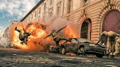Imagem da notícia Um dos filmes de guerra mais bem-sucedidos de todos os tempos: Arrecadou quase 600 milhões de dólares e é considerado um Falcão Negro em Perigo mais brutal