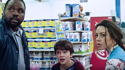 Imagem da notícia Para assistir online hoje: Um remake interessante que dividiu os fãs dessa saga de terror e nos fez olhar para Alexa e Siri de forma diferente