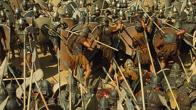 Imagem da notícia Brad Pitt e Brian Cox entram em guerra em filme exibido pela Globo; veja programação do fim de semana