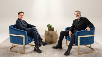 "Ninguém quer ver minha bunda velha": Mark Ruffalo desabafa com Robert Downey Jr. sobre cenas sensuais em seu novo filme