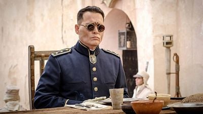 Imagem da notícia Apostamos que você ainda não conhece este filme: Grande cinema de aventura com Johnny Depp e Robert Pattinson