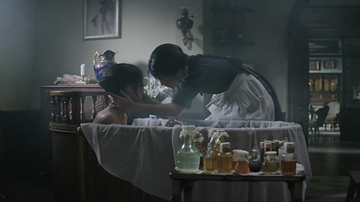 Imagem da notícia Uma das cenas mais eróticas do cinema foi gravada à distância: Diretor proibiu homens no set para preservar atrizes