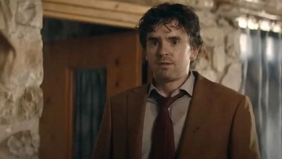 Imagem da notícia Freddie Highmore aposta em nova série depois de The Good Doctor: Suspense e ação onde ninguém esperava vê-lo