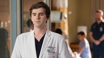 Imagem da notícia 2 anos após o fim de The Good Doctor, Freddie Highmore e criador da série médica se reúnem em novo drama criminal inspirado em uma bizarra história real