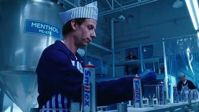 Imagem da notícia Johnny Depp em seu papel mais estranho: Este filme do criador de Wandinha é como uma viagem de drogas totalmente insana