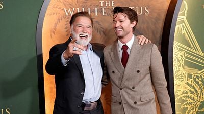 Imagem da notícia "A fruta não cai longe do pé": Arnold Schwarzenegger reage à cena de nudez do filho em The White Lotus