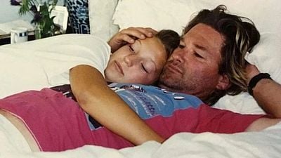 Imagem da notícia "Que diferente teria sido nossa vida se ele nunca tivesse entrado": Kate Hudson não é filha biológica de Kurt Russell, mas eles colocaram a barra lá em cima