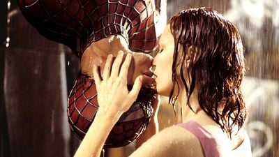Imagem da notícia É um clássico, mas... O beijo invertido de Homem-Aranha foi uma bagunça