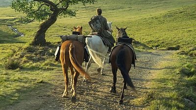 Imagem da notícia Próxima série de Game of Thrones estreia em 1 mês e quebra grande tradição de obras de fantasia