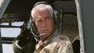 Imagem da notícia Total vergonha alheia ou genial? Um dos filmes de super-heróis mais polêmicos de todos os tempos está disponível no streaming!