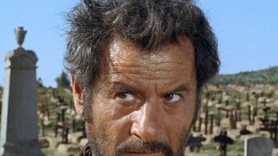 Imagem da notícia Envenenado, estrangulado e quase decapitado: O colega de elenco de Clint Eastwood passou por um inferno no set de seu faroeste mais lendário