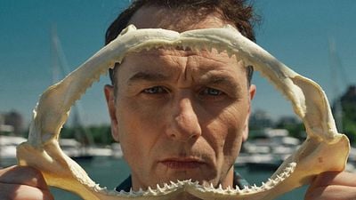 Imagem da notícia Matthew Rhys bate recorde ao vencer por 2 séries no Emmy 2026 - e faz a alegria das 'amigas e rivais' Netflix e Apple TV