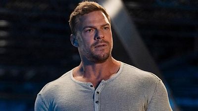 Imagem da notícia "Tudo dói, mas eu amo": Alan Ritchson rejeita conselhos de médicos para "desacelerar" com Reacher e Um Dia Fora de Controle