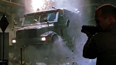 Imagem da notícia Hoje no streaming: Neste filme de ação, Jason Statham se junta a outras estrelas em uma perseguição lendária