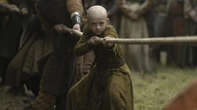 Imagem da notícia Piscou e perdeu! Dexter Sol Ansell, o Egg de O Cavaleiro dos Sete Reinos, aparece em Jogos Vorazes e você nem sabia