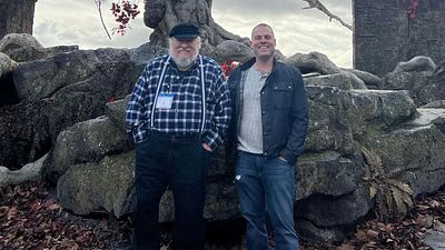 Imagem da notícia George R.R. Martin fez sua primeira participação especial em House of the Dragon... mas só os fãs mais atentos perceberam