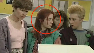 Imagem da notícia Há 33 anos, ela deu os primeiros passos em uma série de ficção científica. Hoje, o mundo inteiro a conhece. Você reconhece esta jovem atriz?