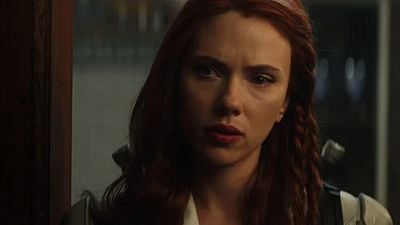 Imagem da notícia O primeiro filme de Scarlett Johansson é um dos piores de todos os tempos – Bruce Willis até usa uma fantasia de coelho nele