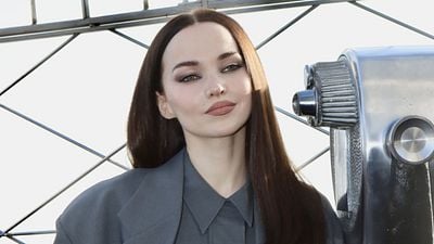 Imagem da notícia Astro do rock ajudou Dove Cameron a superar seu medo de nudez em 56 Dias: "Você está totalmente segura"