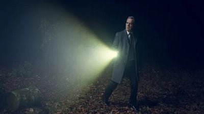 Imagem da notícia O começo perfeito para 2026: Você já pode assistir à nova série de suspense de um dos maiores criadores de sucessos da Netflix